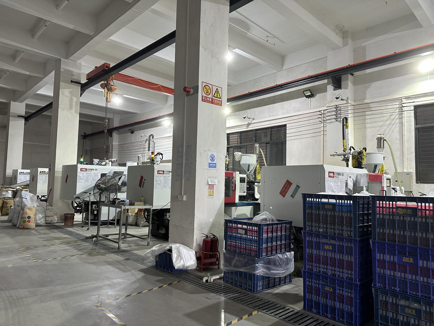 Injection molding machines on a Chenghai toy factory floor